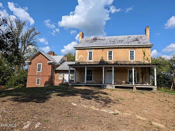 2nd image of 2666 Main St