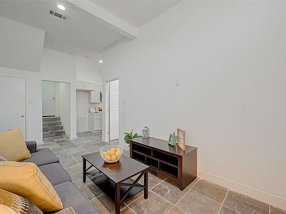 5th image of 2602 Washington Ave #C1