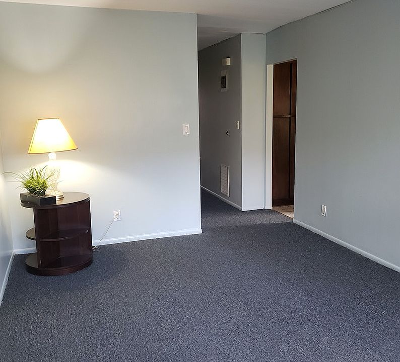 1st image of 16624 Gothic Dr #2
