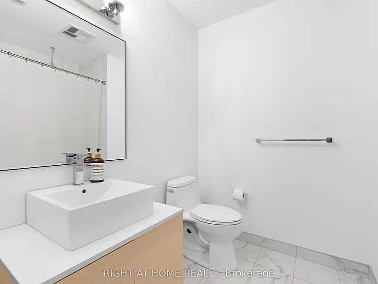 60 Bathurst St #610 — Photo 9