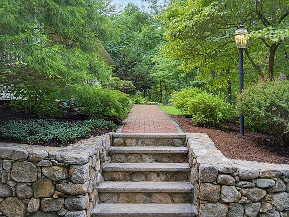 3rd image of 27 Great Pond Dr
