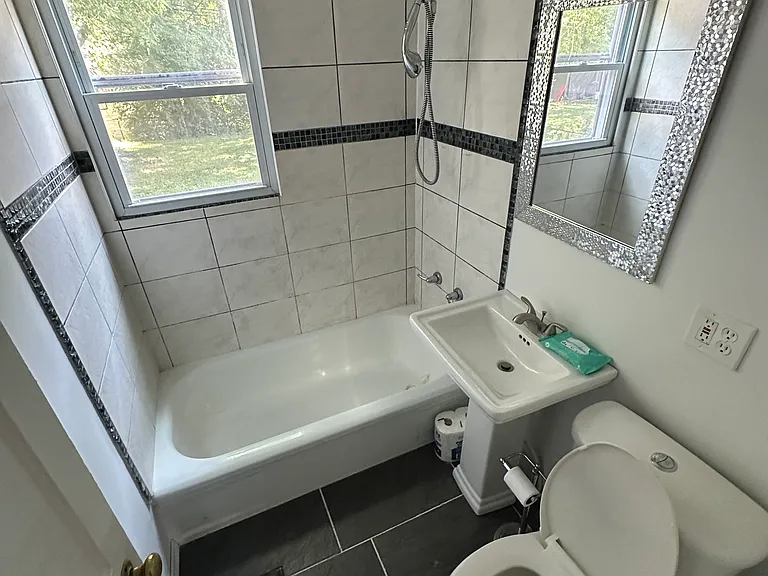 4634 Queens Ave — Photo 6