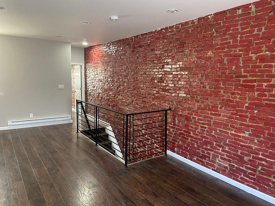 2nd image of 9XX E Schiller St Floor 2