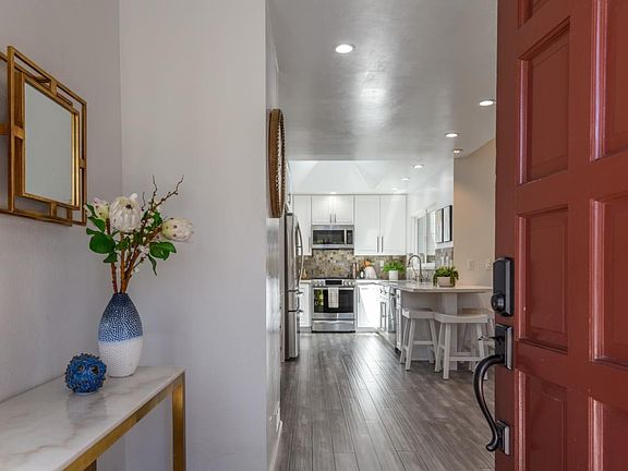3rd image of 101 Oakland Pl