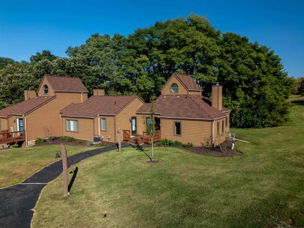 10 Farmstead Ln, Galena, IL 61036