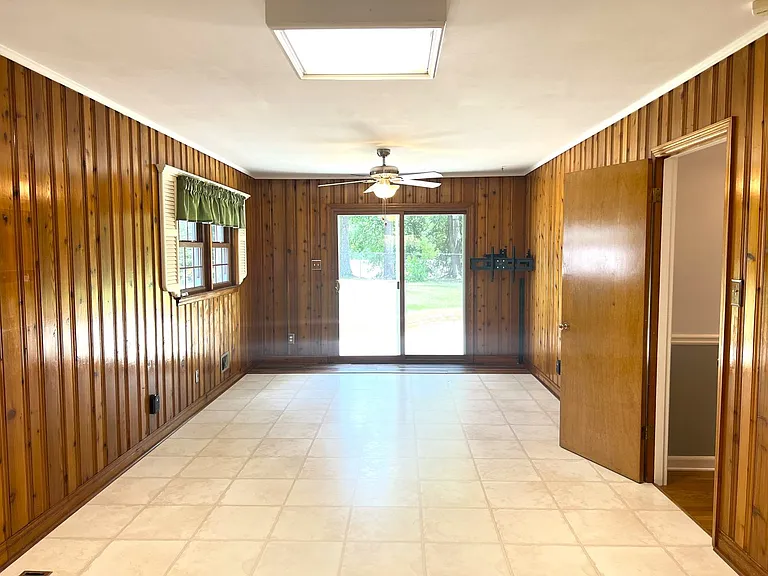 1943 Birchwood Way — Photo 10