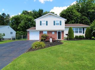 1088 Oakwood Dr, Warminster, PA 18974