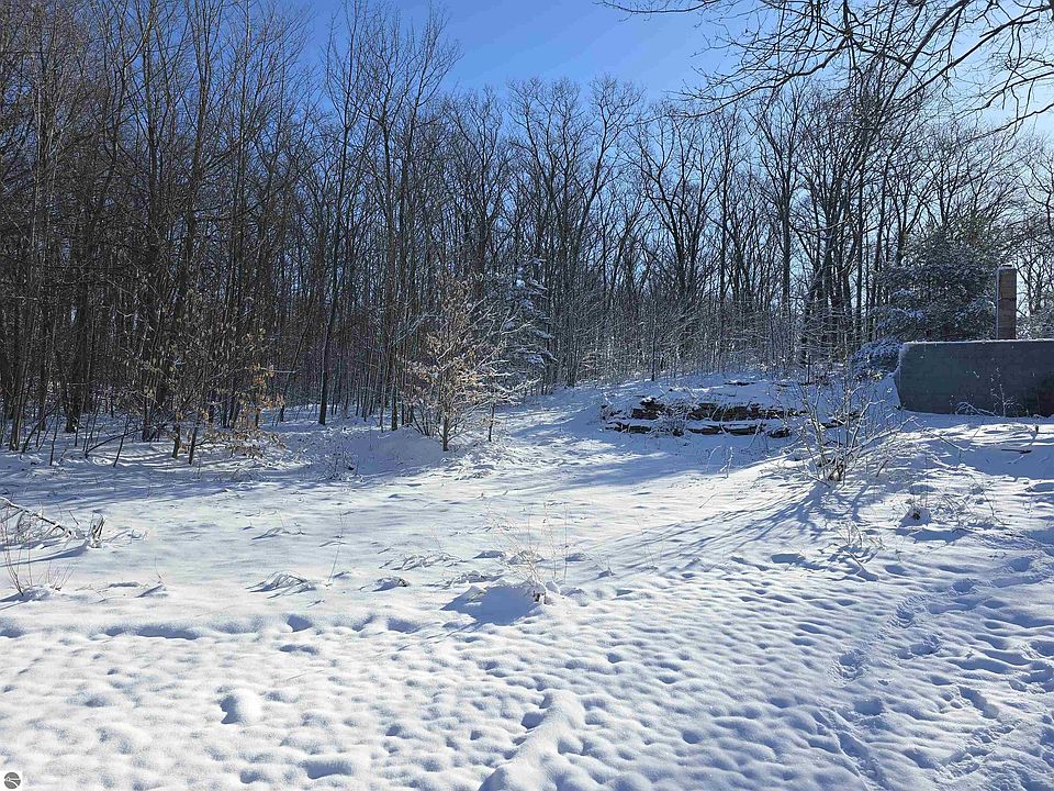 1st image of 1830 N Mackinaw Trl