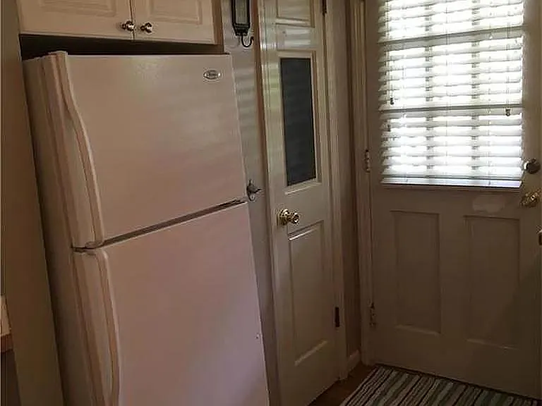 980 Greenwood Ave NE — Photo 3