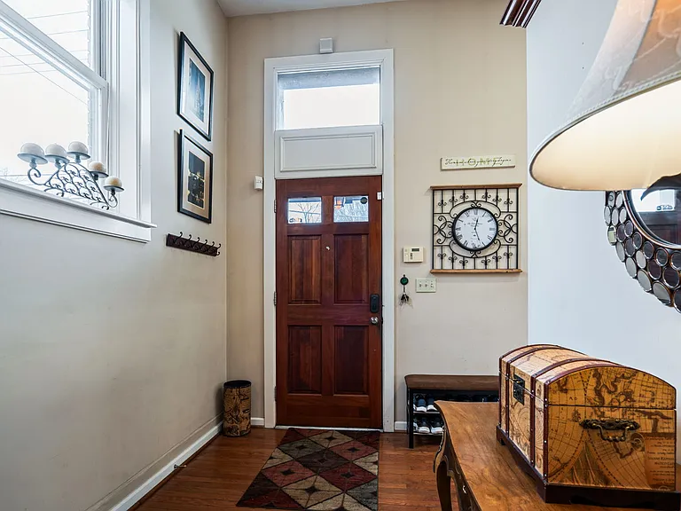 1110 Baxter Ave — Photo 4