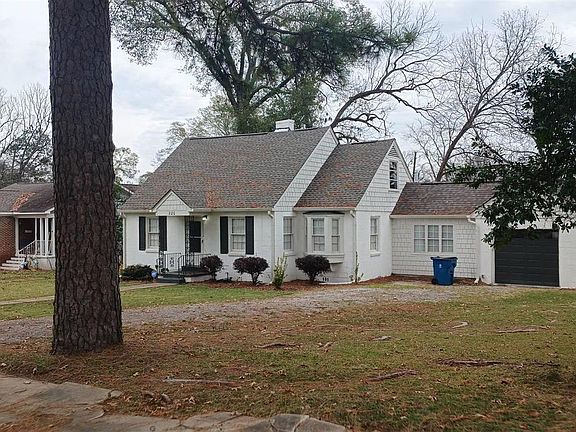 3rd image of 220 Pinewood Ave