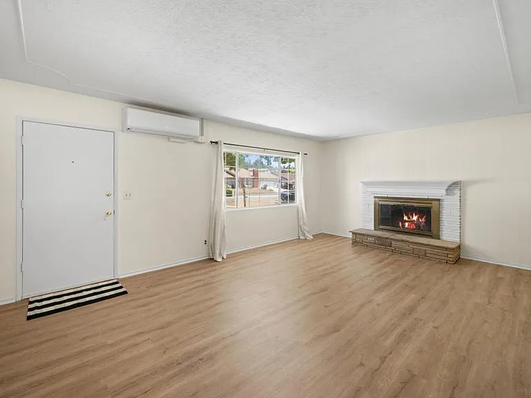 1251 Rees Rd — Photo 2