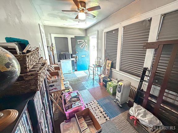 5th image of 315 Hunter Ave