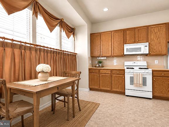 2nd image of 9903 Stonewood Ct