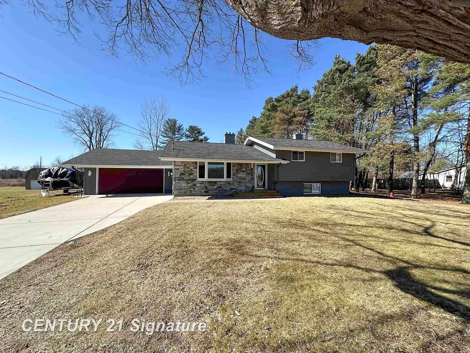 7151 N Elms Rd photo 1