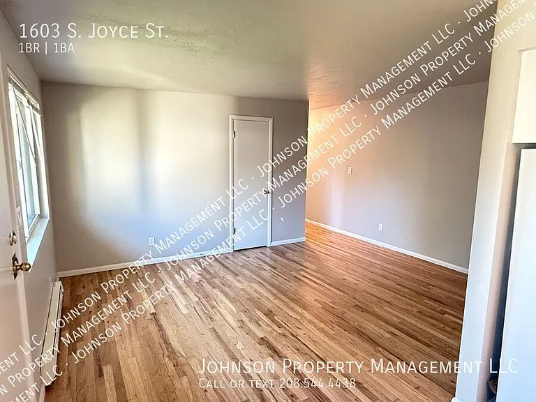 1603 S Joyce St — Photo 6