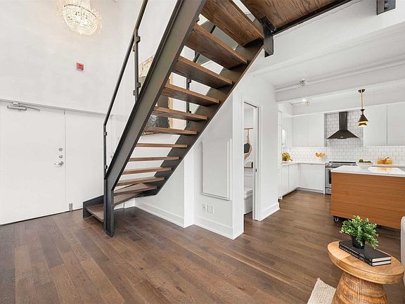 4th image of 326 Carlaw Ave #106