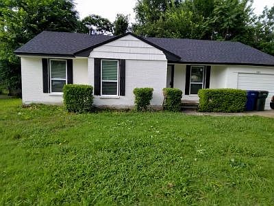 2nd image of 944 Old Orchard Rd