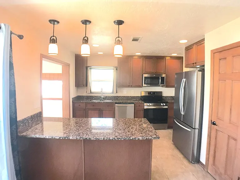 3621 Candlelight Dr NE — Photo 13