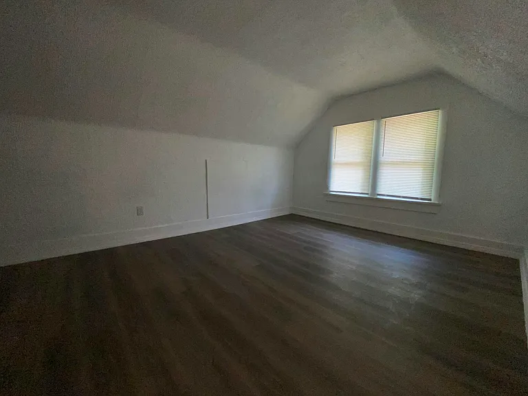 712 Roselle Ave #B — Photo 11