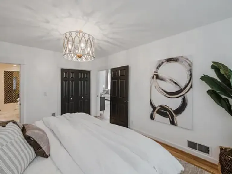 Crest Dr — Photo 11