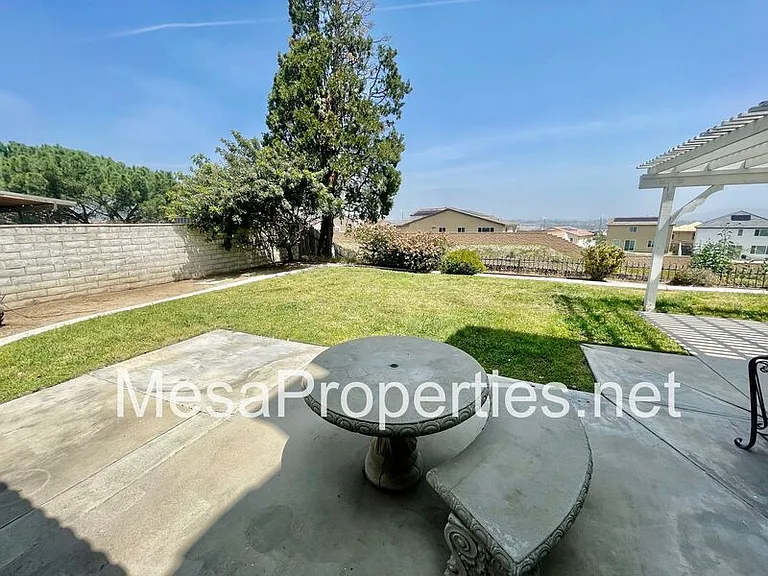 2407 N Sycamore Ave — Photo 17