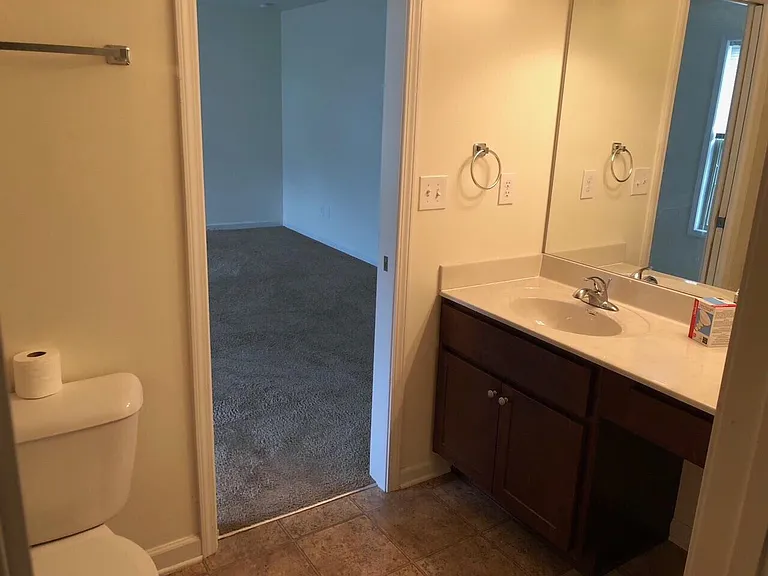 337 Oxford Cir — Photo 6