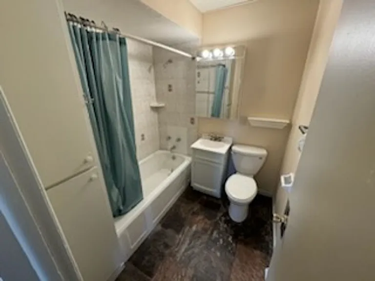 2818 W Saint Paul Ave — Photo 6