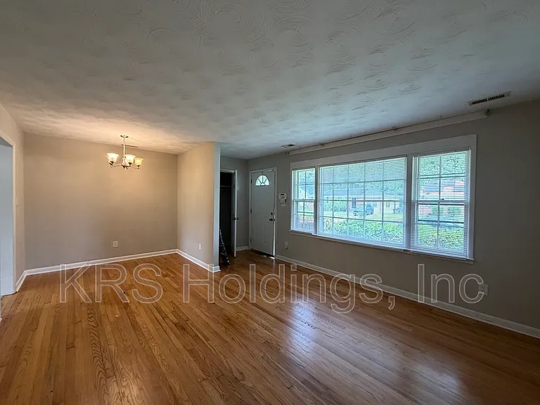 105 Janet Dr — Photo 3
