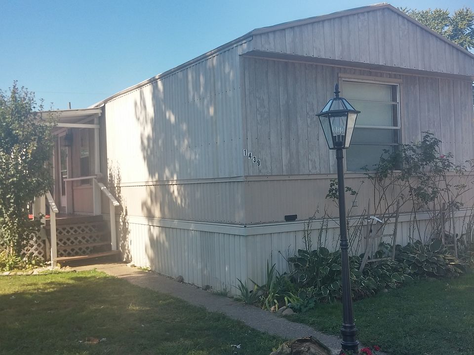 2nd image of 1439 Oak Street