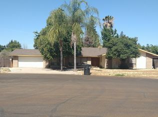 3227 W Green Oaks Dr, Visalia, CA 93277