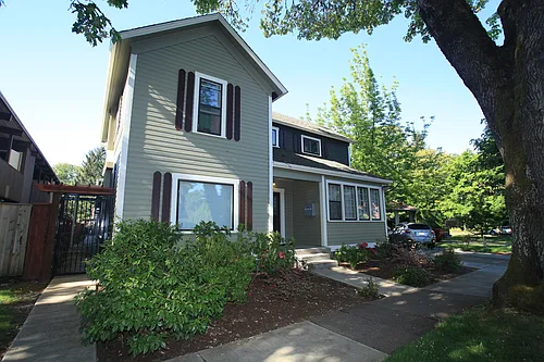 10th St. 11 Plex Photo 1