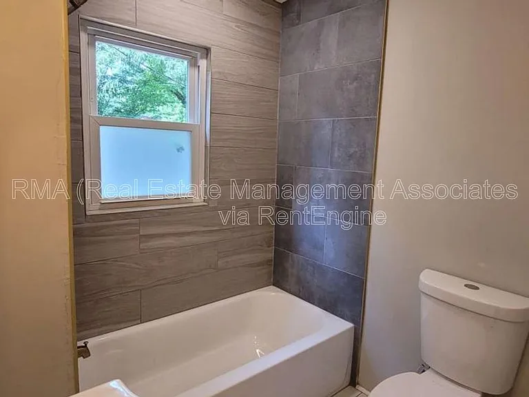 363 N 16th St — Photo 14