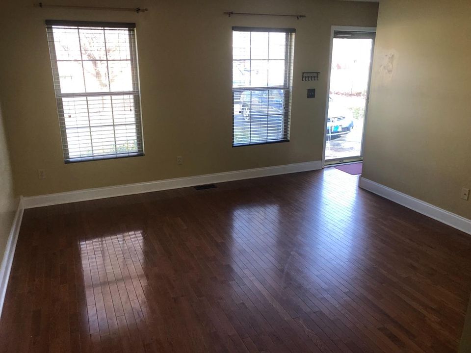 2nd image of 109 Oak St