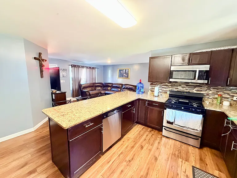 419 Singapore Ln — Photo 16