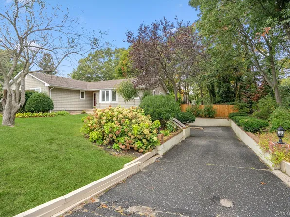 77 E Woodside Avenue, Patchogue, NY 11772