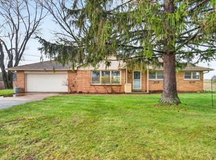 8705 W Donges Bay Rd, Mequon, WI 53097