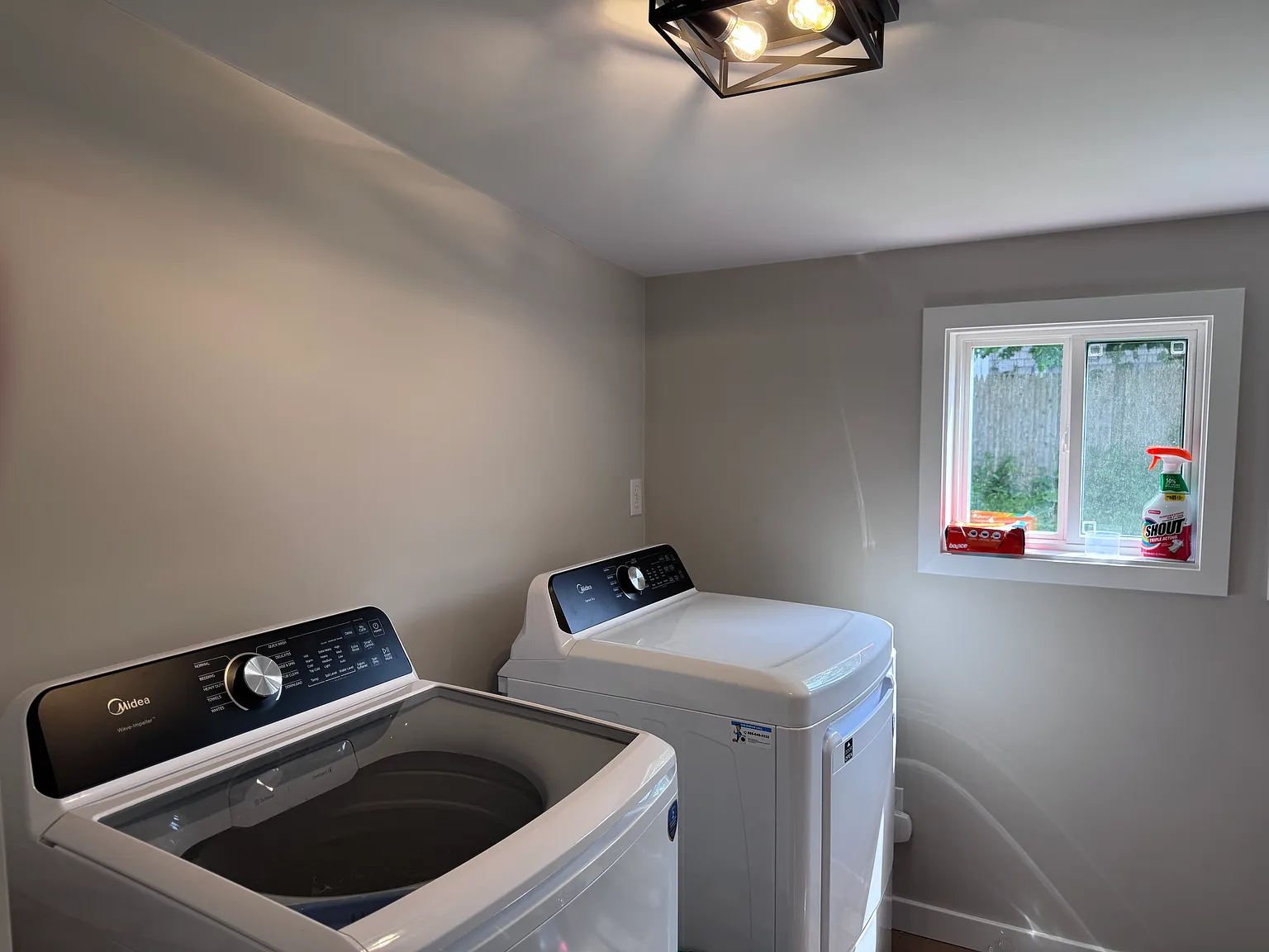 3 bed, 950 sqft, $3,300 — Photo 2
