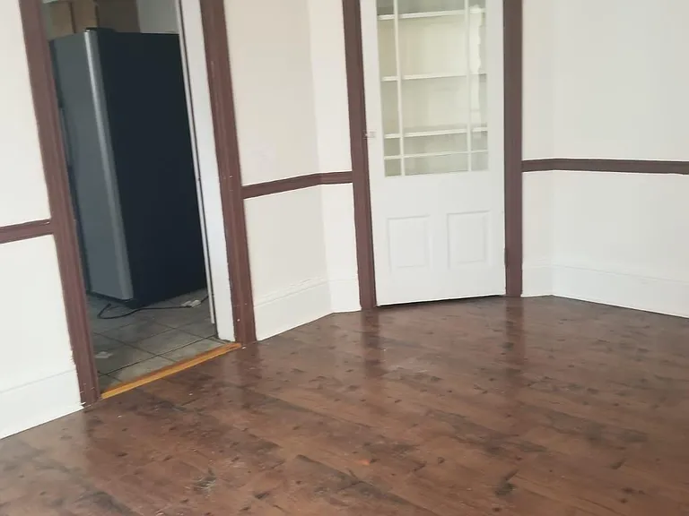 205 Noble St — Photo 7