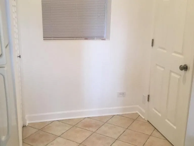 1242 N Bosworth Ave #1 — Photo 4