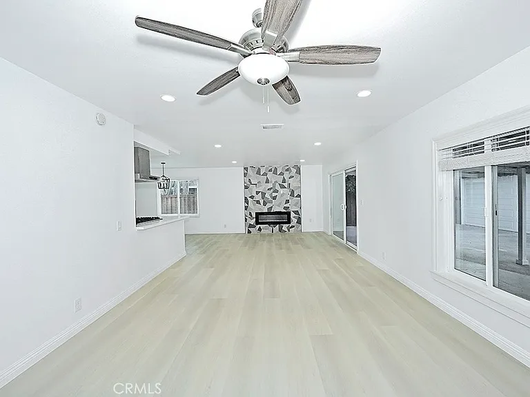 2149 Victoria Dr — Photo 36