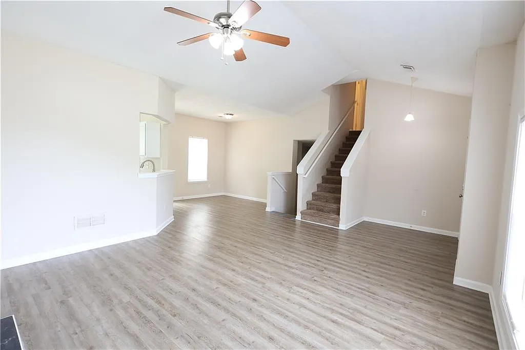 3 bed, 2.5 bath, 1568 sqft, $1,995 — Photo 3