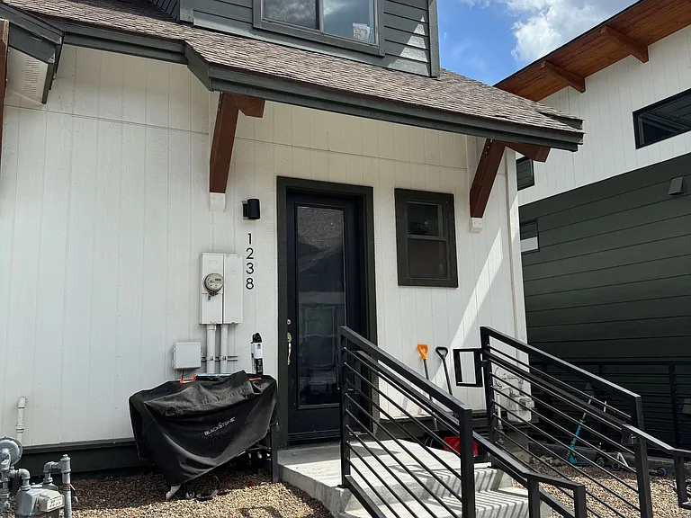 1238 E Jen Dr — Photo 2
