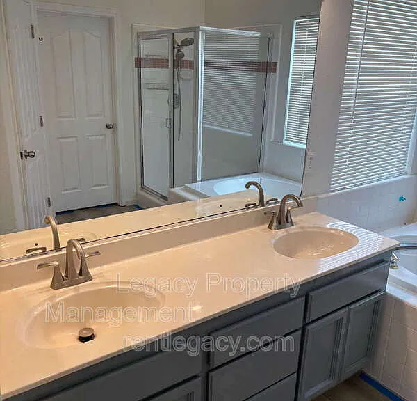 3031 Daggett Dr — Photo 6