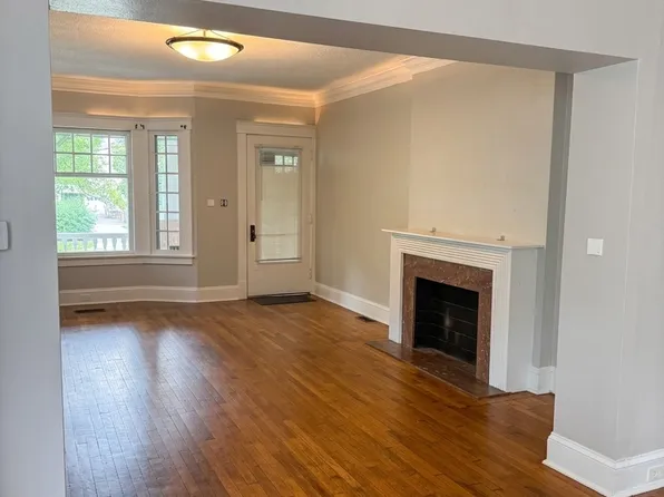 2626 Hampshire Rd, Cleveland, OH 44106
