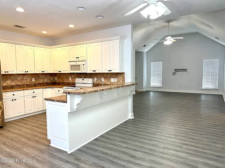 4458 Galway Dr — Photo 11