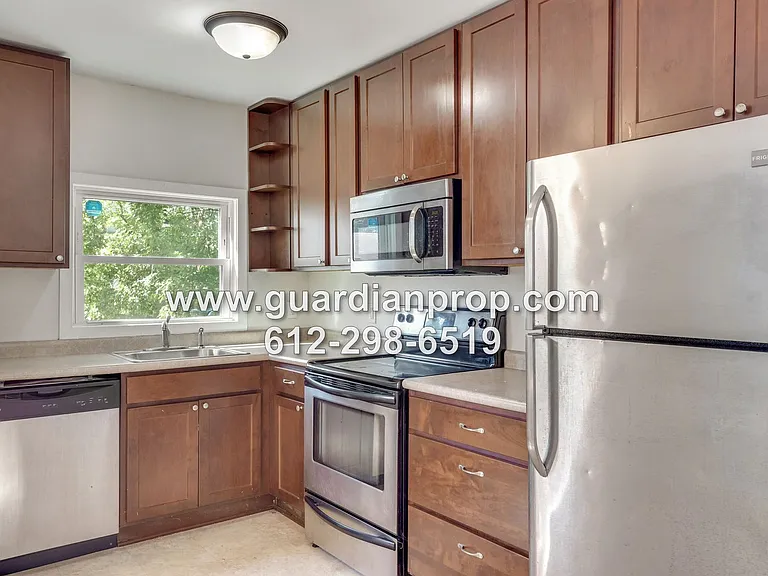 1612 Minnehaha Ave W — Photo 7