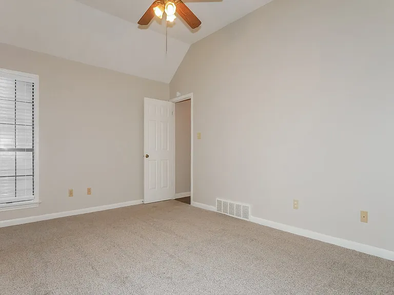 2590 Laurelcrest Dr — Photo 9