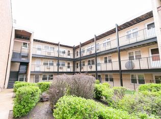 5607 W Irving Park Rd #204, Chicago, IL 60634