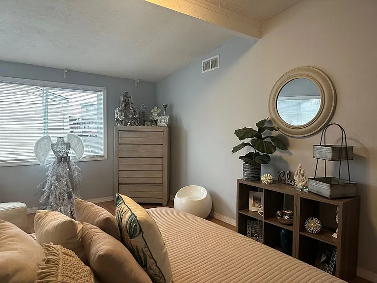 NE Marine Dr — Photo 20